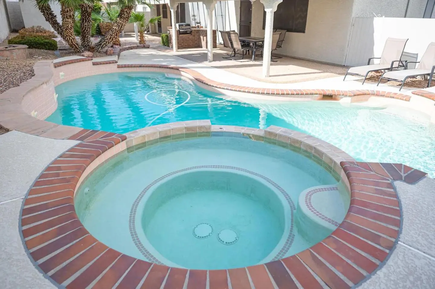 Delightful 4 Bedroom House With Pool! Las Vegas Ferienhaus