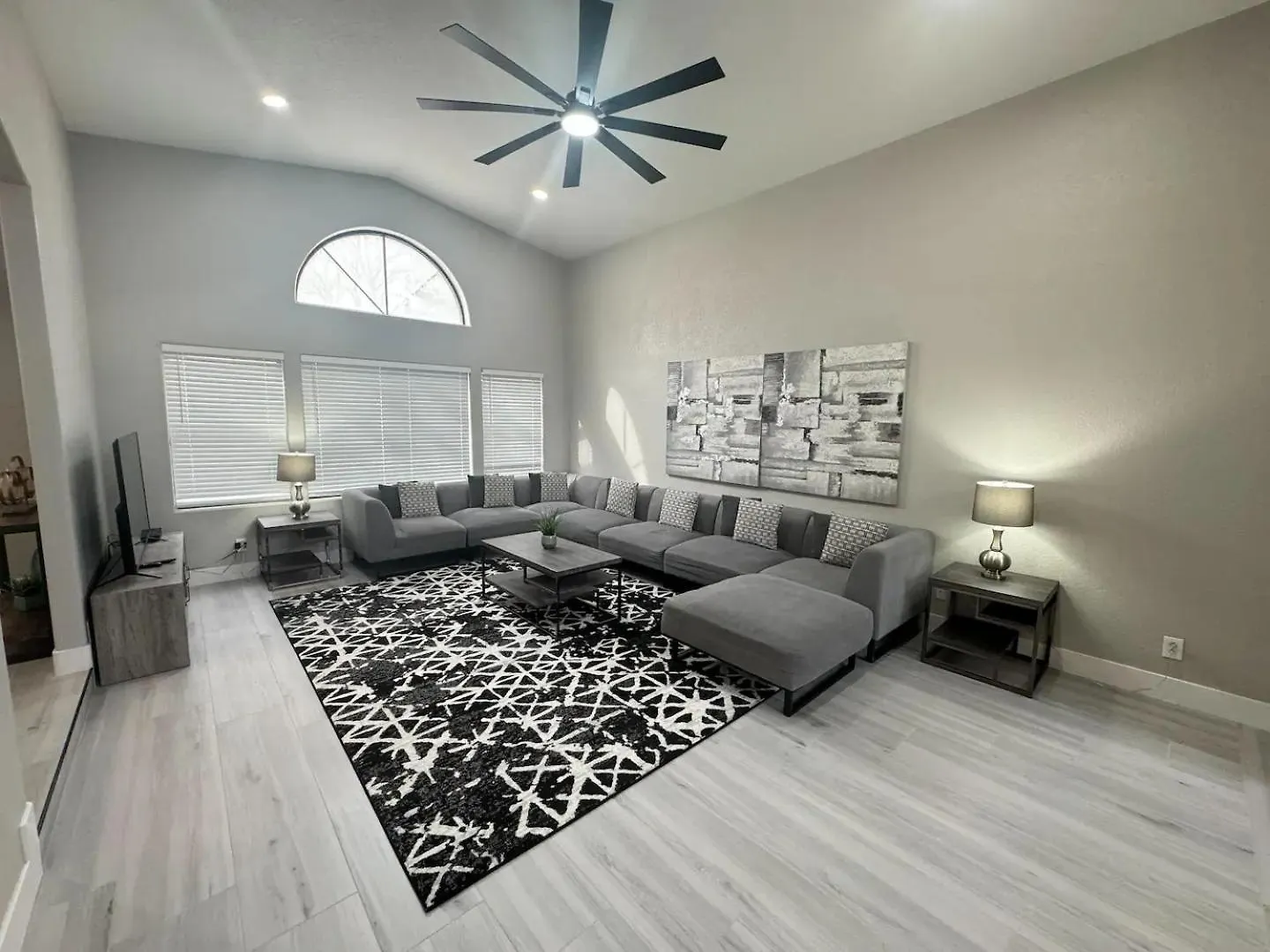Delightful 4 Bedroom House With Pool! Las Vegas Ferienhaus